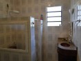 /album/galeria-de-fotos-sobre-a-casa/banheiro-interno-00-jpg1/